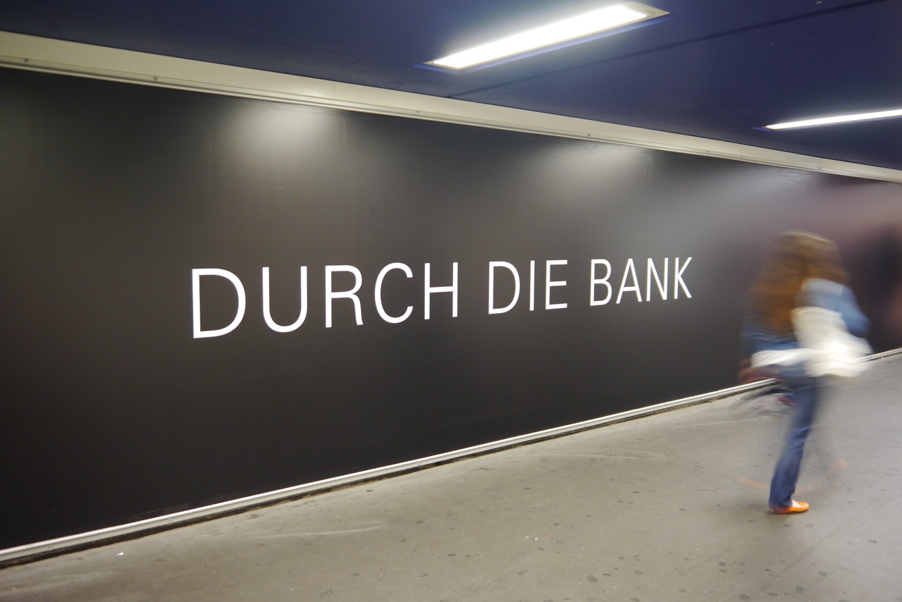 DURCH DIE BANK Foto Unterfuehrung